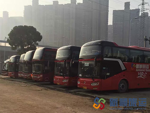 旅游大巴车